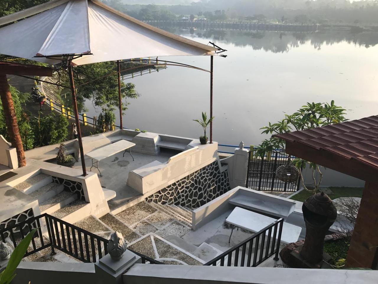 Omah Kenangan At Seven Trumpets Resort Maguwo Exterior photo